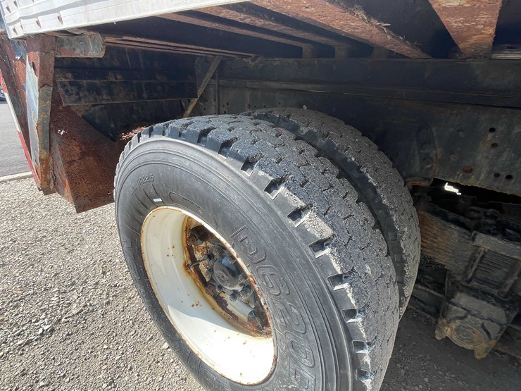 1989-ford-9000-image-27