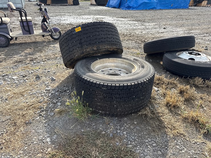 #5271-•-lot-of-(2)-445/50r22.5-tires-w/-rims-image-4