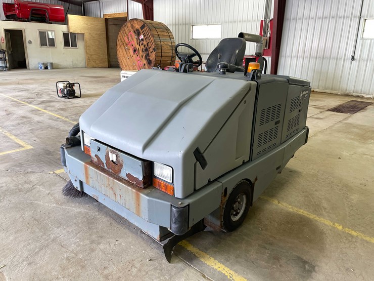 #13380-•-advanced-6250-floor-sweeper-image-1