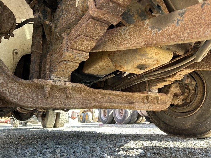 2004-freightliner-fl80-image-41