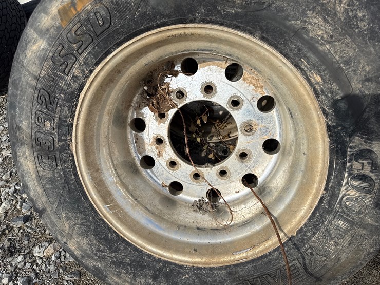 #5270-•-lot-of-(4)-445/50r22.5-tires-w/-rims-image-10