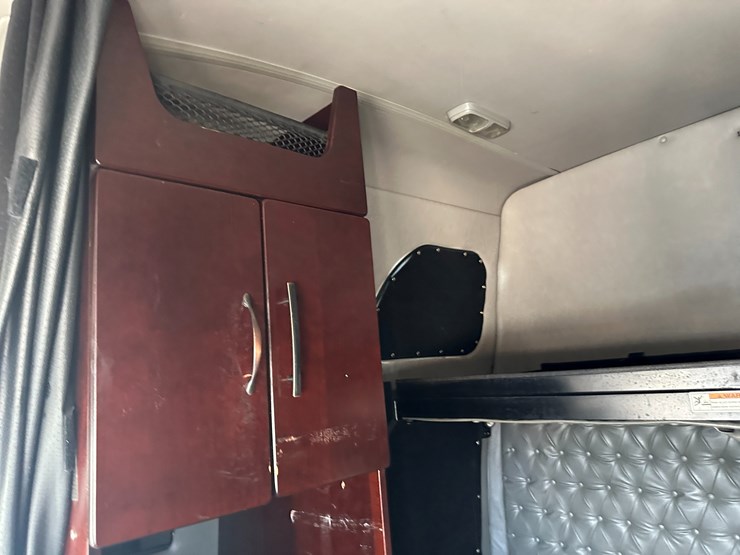 2018-western-star-5700-image-72