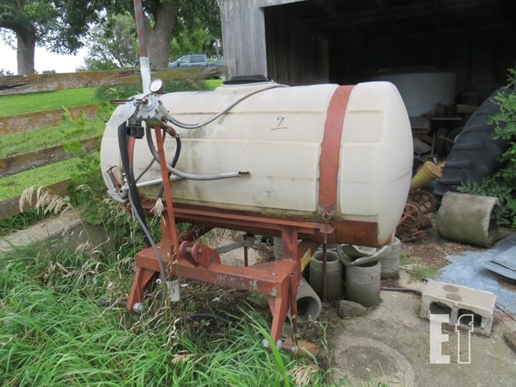 250-gallon-3pt-spray-tank-9-image-2
