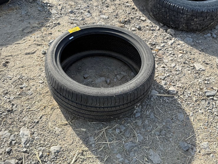 #2807-•-(1)-235/40r19-tire-inv#:-2807-image-3