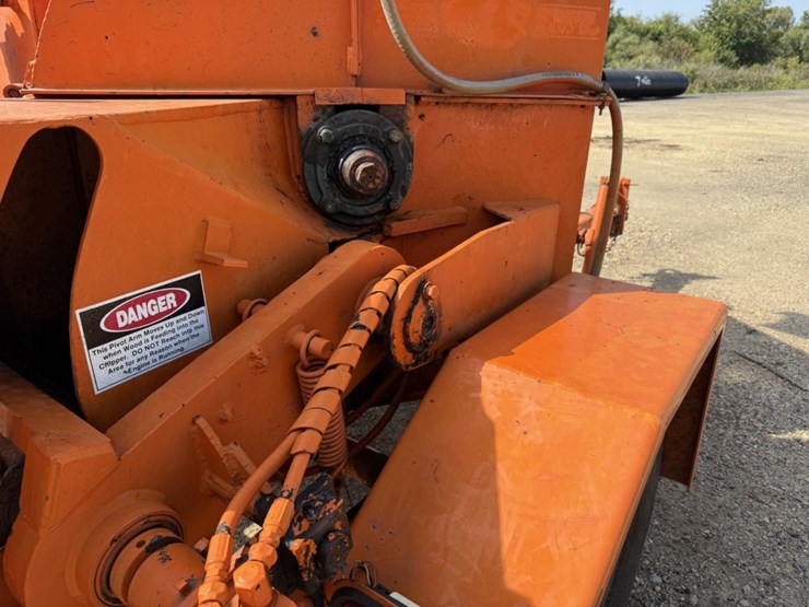 #1233-•-towable-wood-chipper-image-19