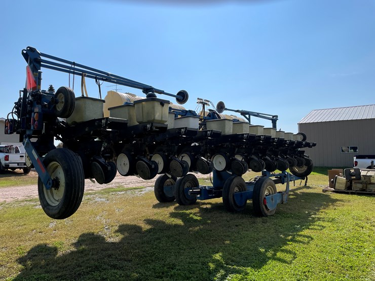 kinze-2300-image-4