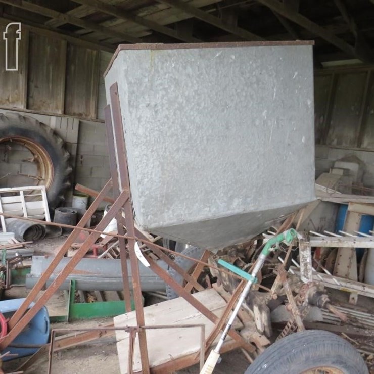 PULL TYPE SEEDER