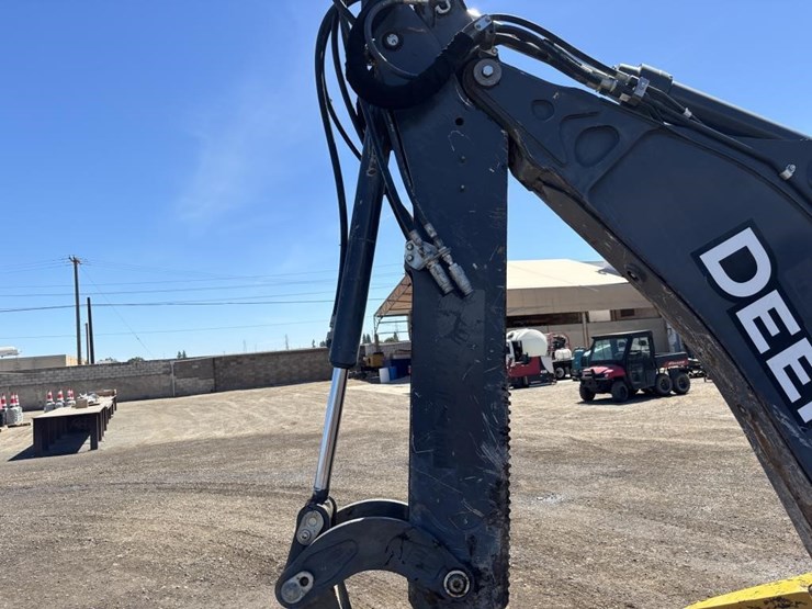 2019-deere-310l-ep-image-21