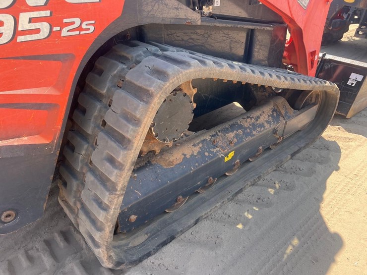 2019-kubota-svl95-2s-image-17