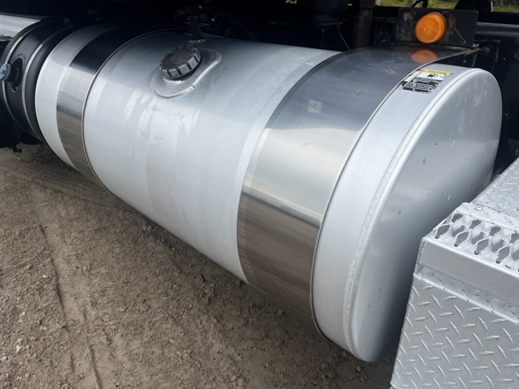 2020-kenworth-t680-image-15