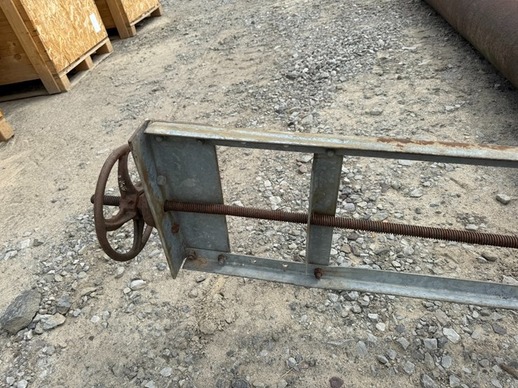 #23942-•-lot-of-(2)-12’-steel-pipe-w/gates-image-9