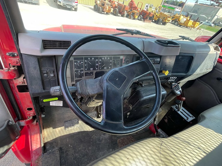 2000-international-4900-image-35