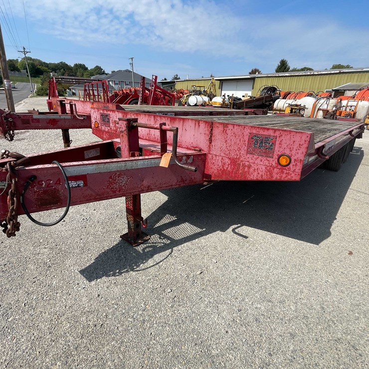 #13354 • 2002 Felling Flatbed Trailer (Has WI Title)