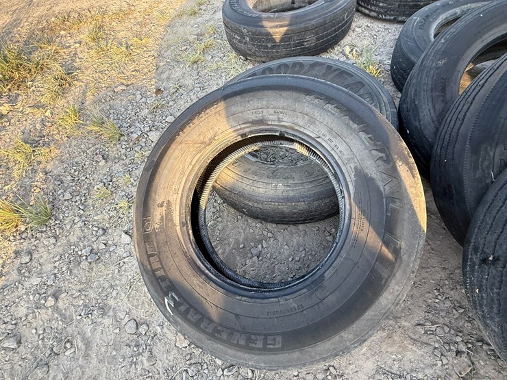 #649-•-lot-of-miscellaneous-tires-inv#:-9979-image-12