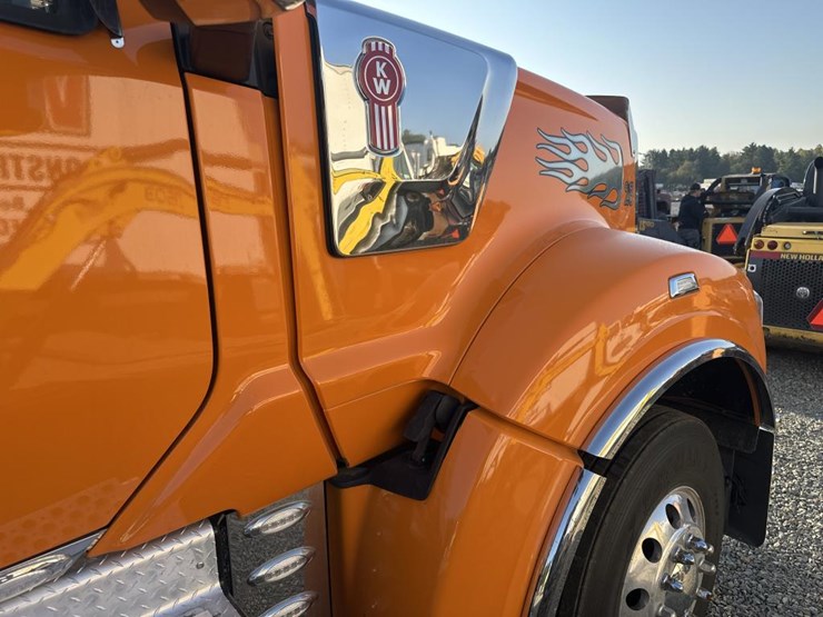 2023-kenworth-w990-image-13