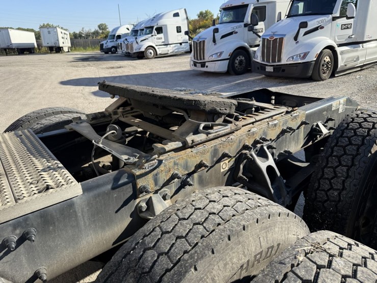 2020-peterbilt-579-image-28