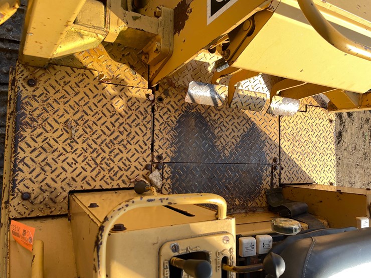 1987-caterpillar-d3-image-45