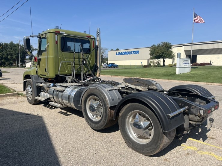 #1247-•-2015-mack-cxu612-day-cab-truck-tractor-image-3