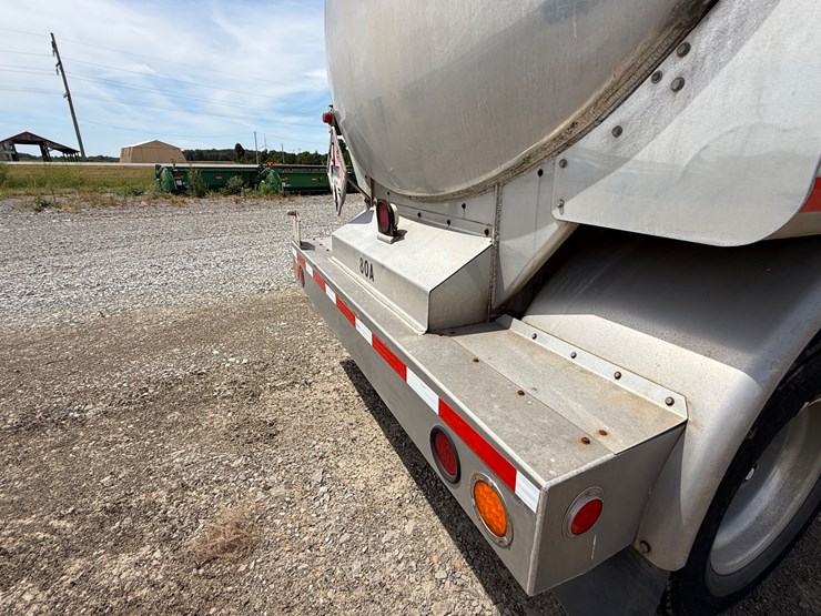#9657-•-1996-weld-it-s/a-5400gal-fuel-trailer-1w9t23269tl010011-inv#:-9657-image-62