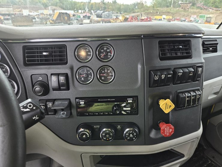 2019-peterbilt-579-image-55