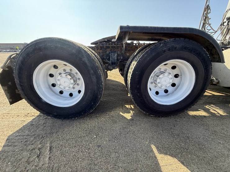 2013-kenworth-t800-image-68