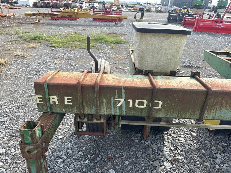 john-deere-7100-image-13
