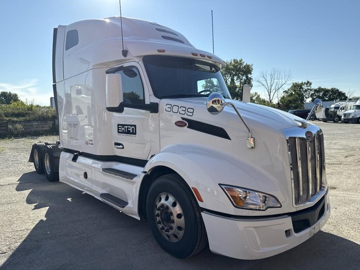 2022-peterbilt-579-image-7