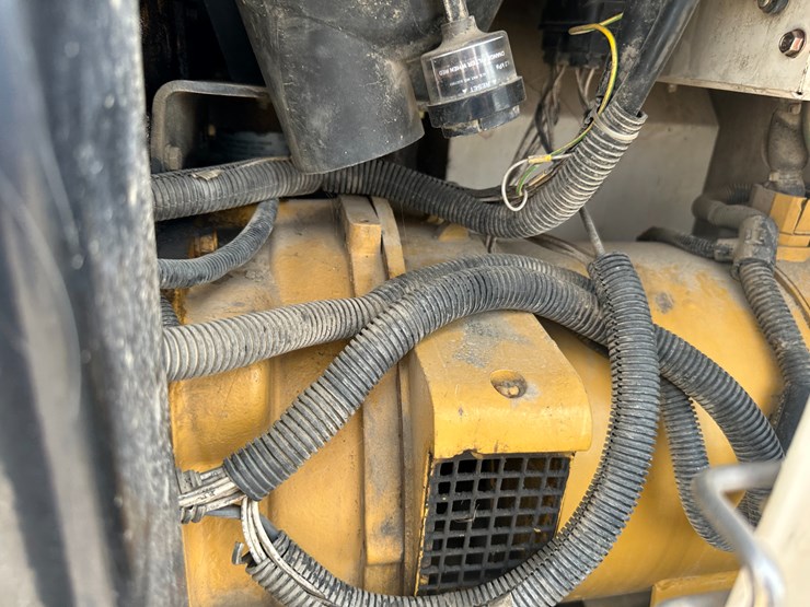 2007-caterpillar-xq20-image-30