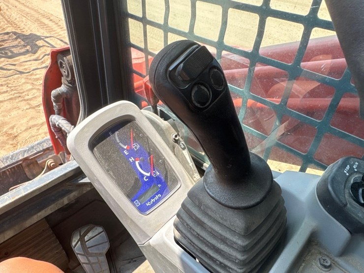 2017-kubota-svl75-2-image-25