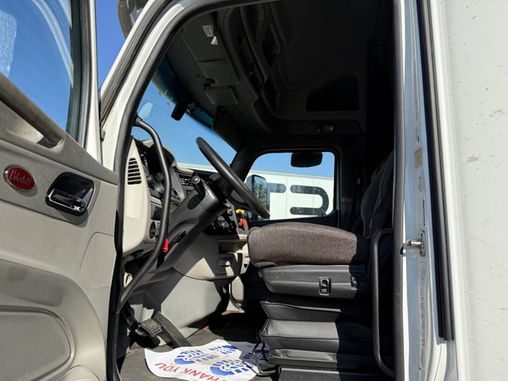 2020-peterbilt-579-image-43