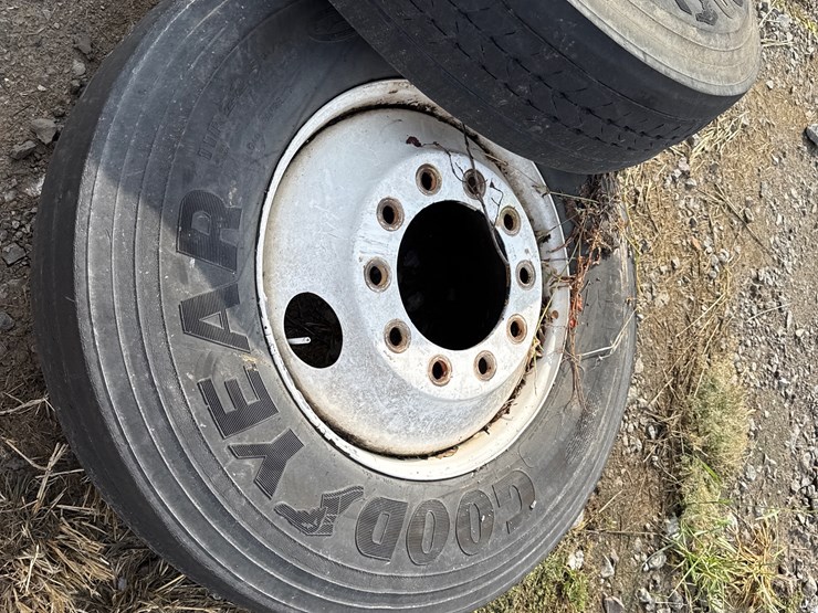 #5268-•-lot-of-(2)-11r22.5-tires-w/-10-hole-rims-image-5