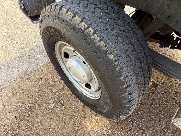 2010-ford-f250-xl-image-32