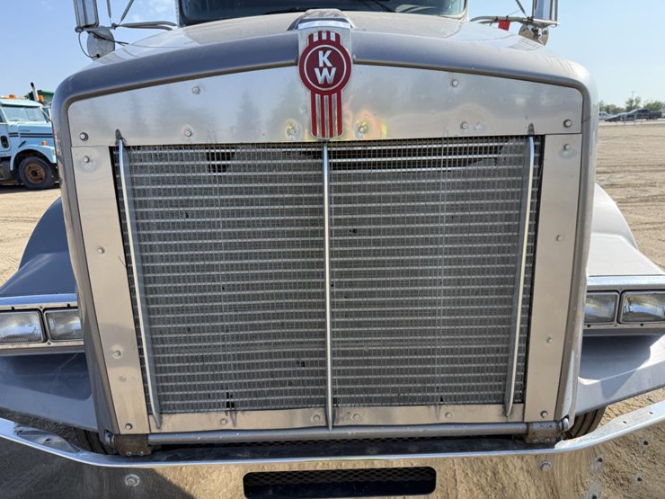 2013-kenworth-t800-image-29