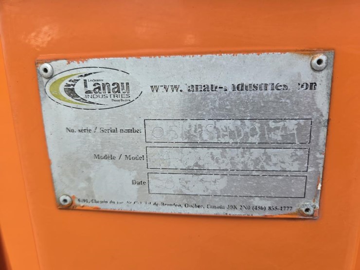 2015-mack-granite-gu813-image-43