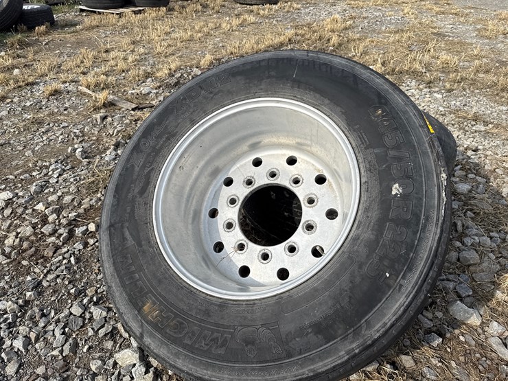 #5272-•-lot-of-(2)-445/50r22.5-tires-w/-rims-image-8