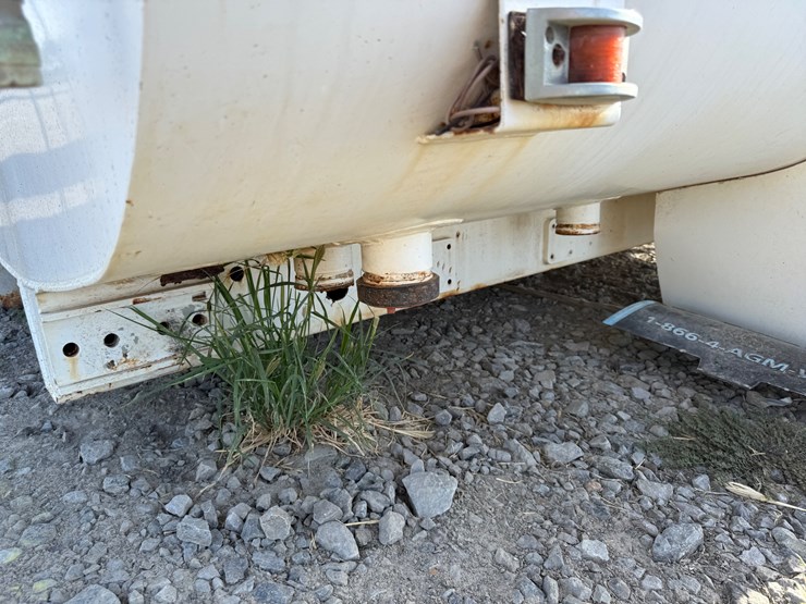 #5024-•-agm-agmc9l-~2000gal-water-tank-truck-bed-inv#:-5024-image-37