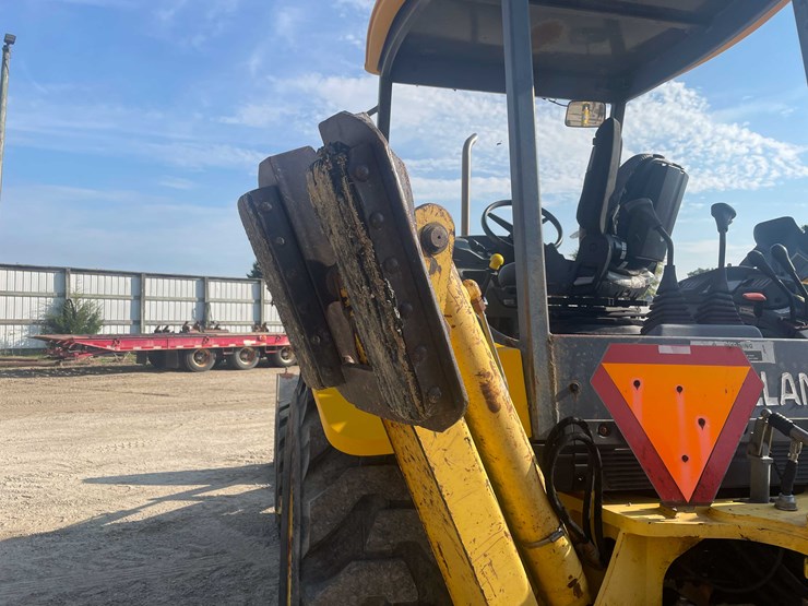 #13315-•-2003-lb110-backhoe-loader-image-52