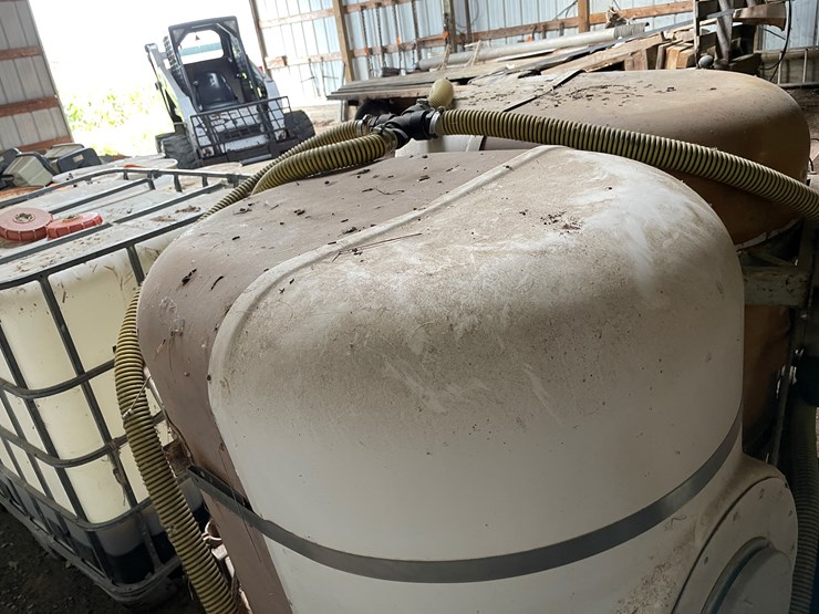 #7166-•-(2)-liquid-saddle-tanks-image-11