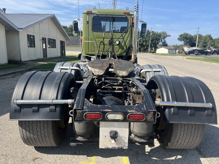 #1247-•-2015-mack-cxu612-day-cab-truck-tractor-image-4