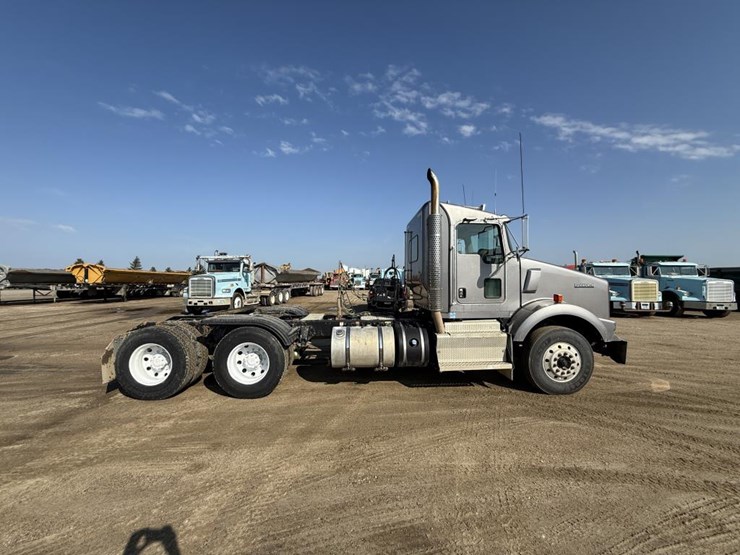 2013-kenworth-t800-image-6