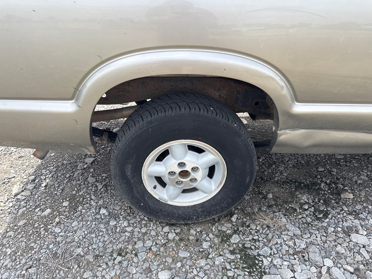 2001-chevrolet-s10-image-11
