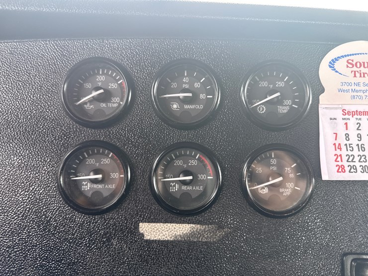 2014-peterbilt-389-image-48