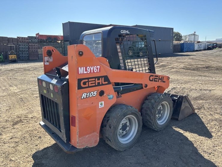 2019-gehl-r105-image-3