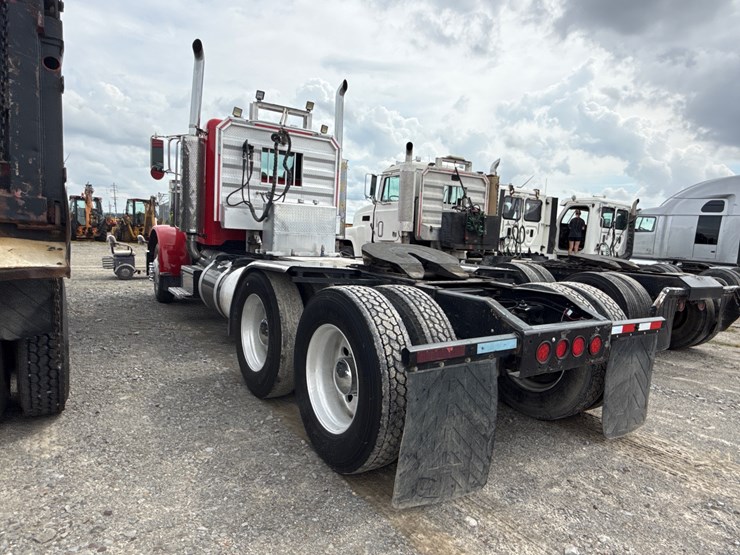 2014-peterbilt-389-image-4