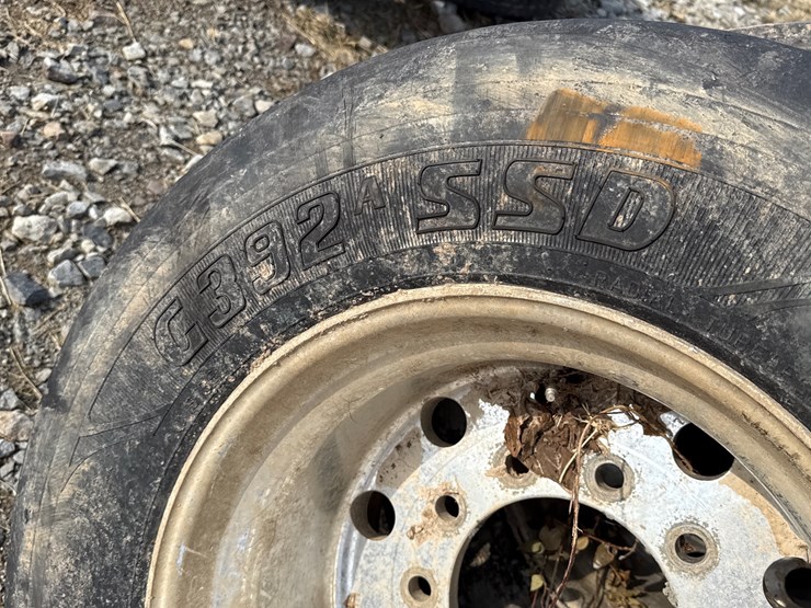 #5270-•-lot-of-(4)-445/50r22.5-tires-w/-rims-image-11