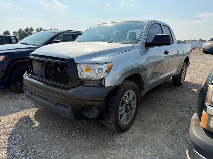 2011-toyota-tundra-image-1