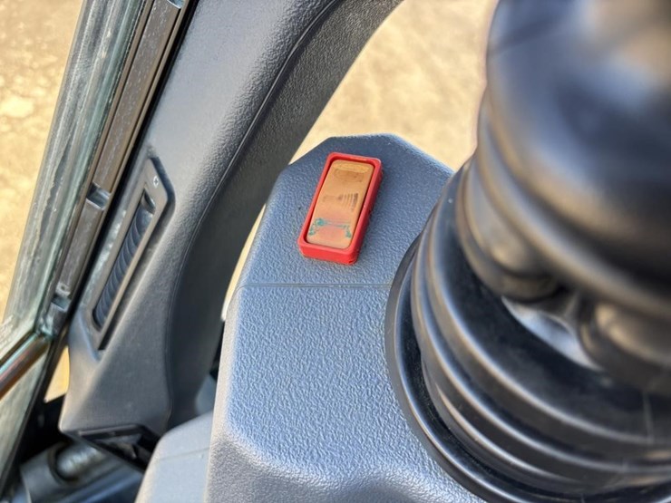 2019-deere-310l-ep-image-46
