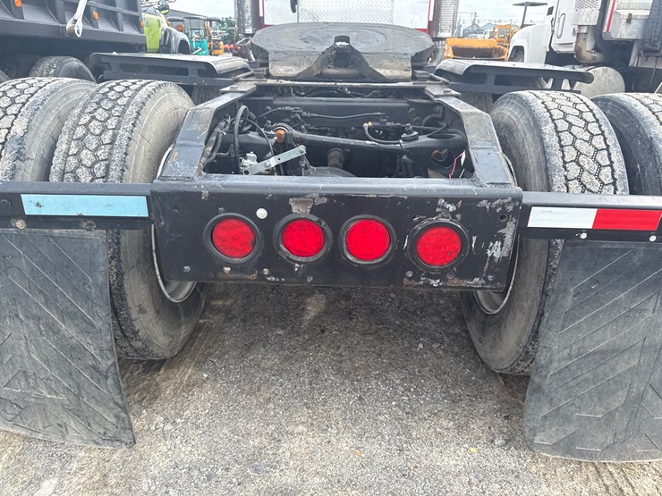 2014-peterbilt-389-image-5