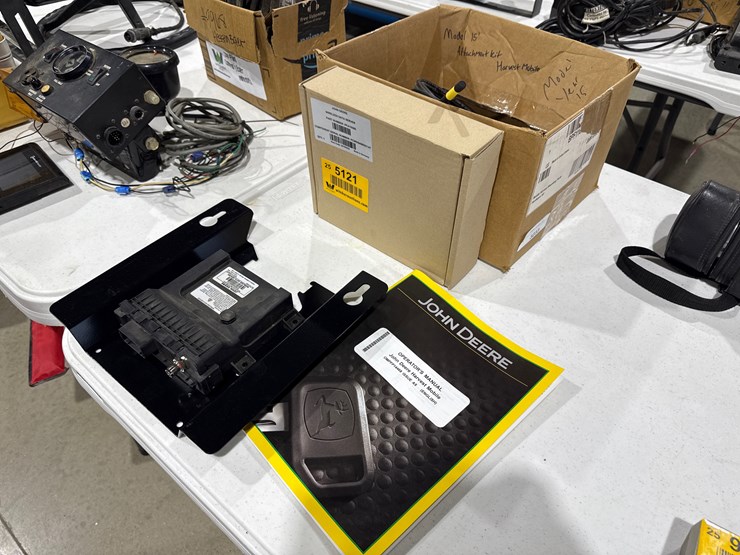 #3215-•-john-deere-harvest-mobile-wireless-data-server-inv#-5121-image-1