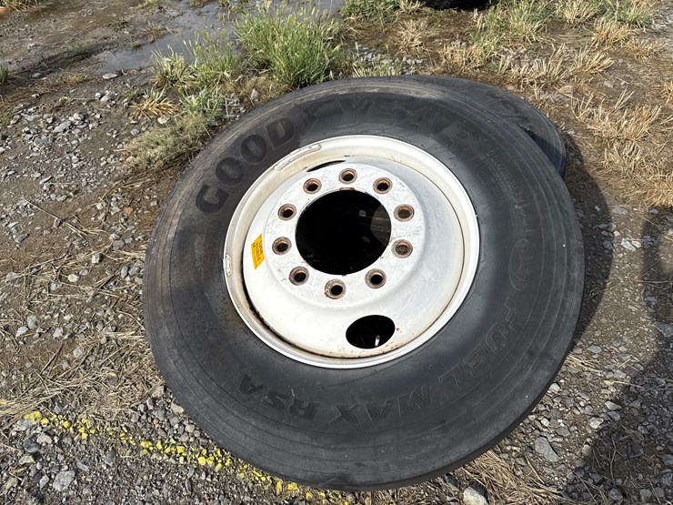 #5268-•-lot-of-(2)-11r22.5-tires-w/-10-hole-rims-image-6